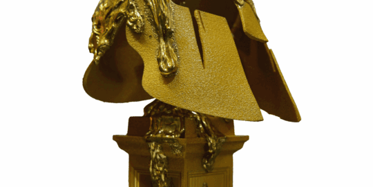 The Spartan Helmet - Skulptur - History in Gold - Theodoros Nikolaidis